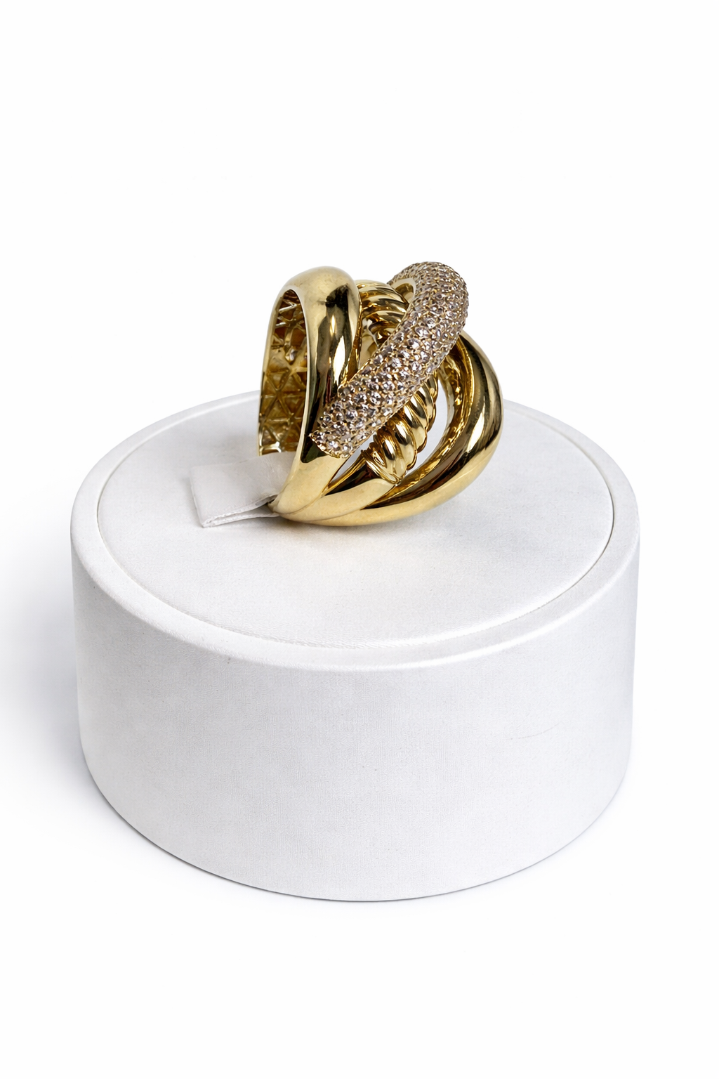 10K Gold Ring – Intertwined Design with Pavé Setting