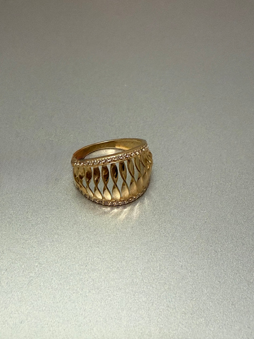 Fashionable women's ring in 10k yellow gold with cubic zirconia.